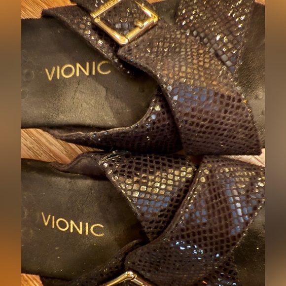 Vionic Black Cross-Strap Sandals with Textured Design - Picture 3 of 5